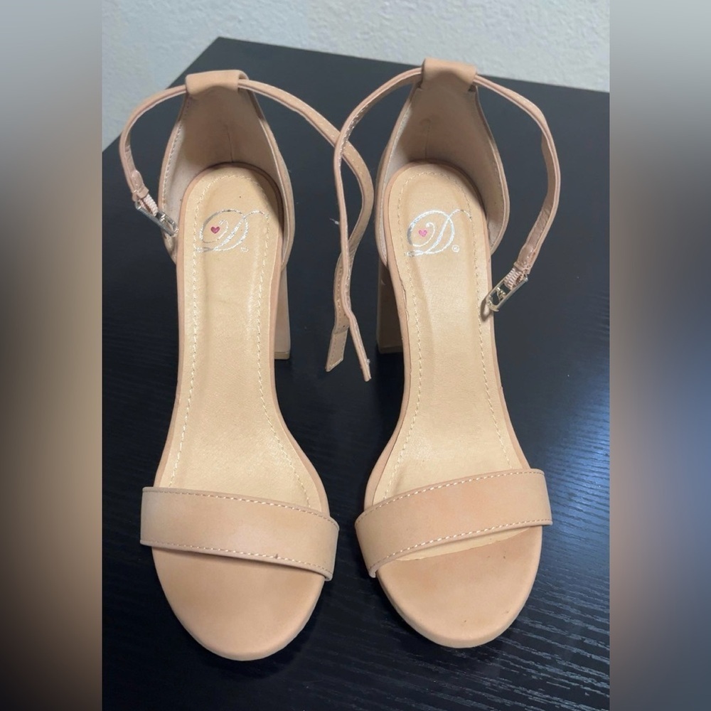 Elegant Tan Women's Sandals